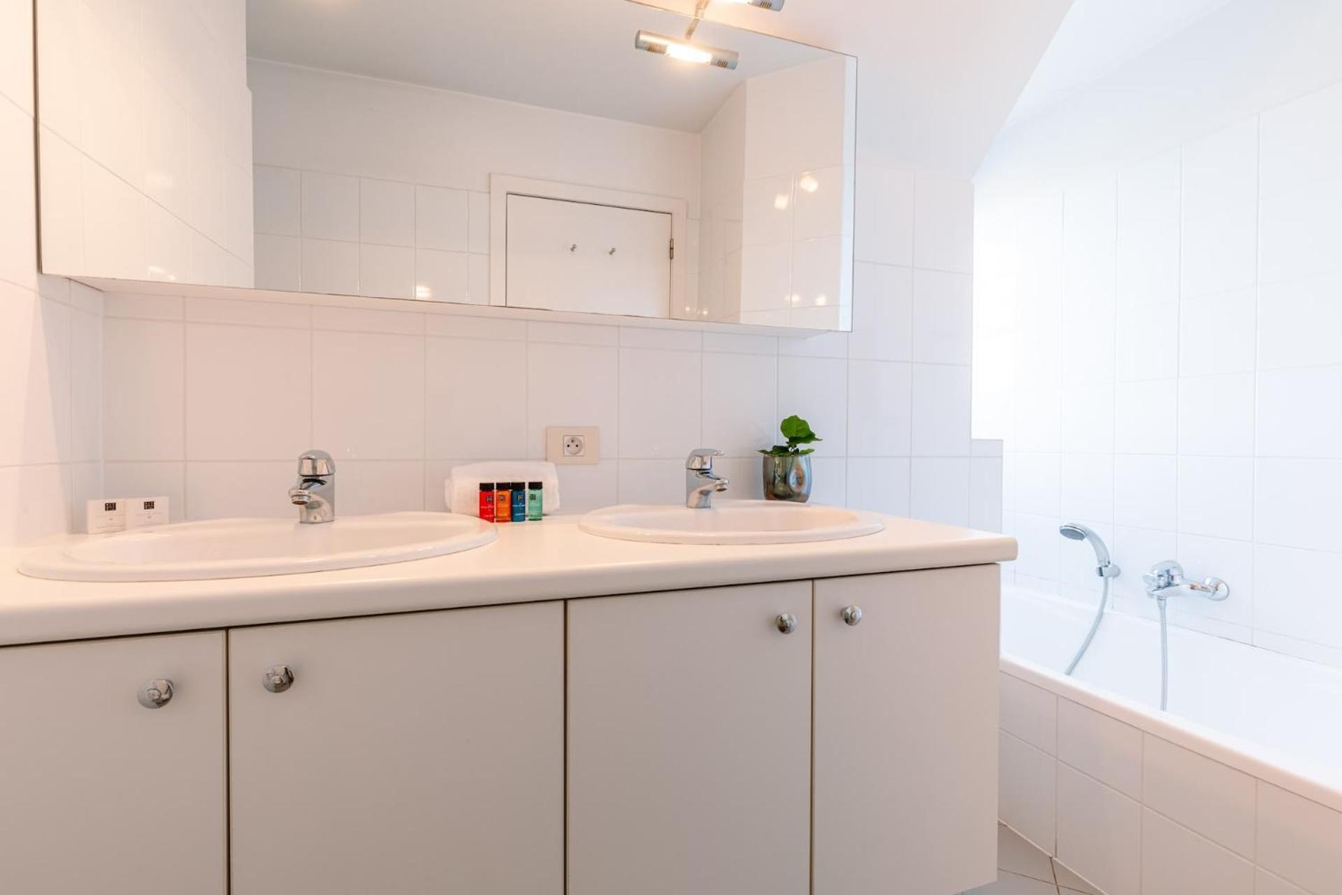 דירות Charming Spacious Duplex Apt With Private Parking In Knokke מראה חיצוני תמונה